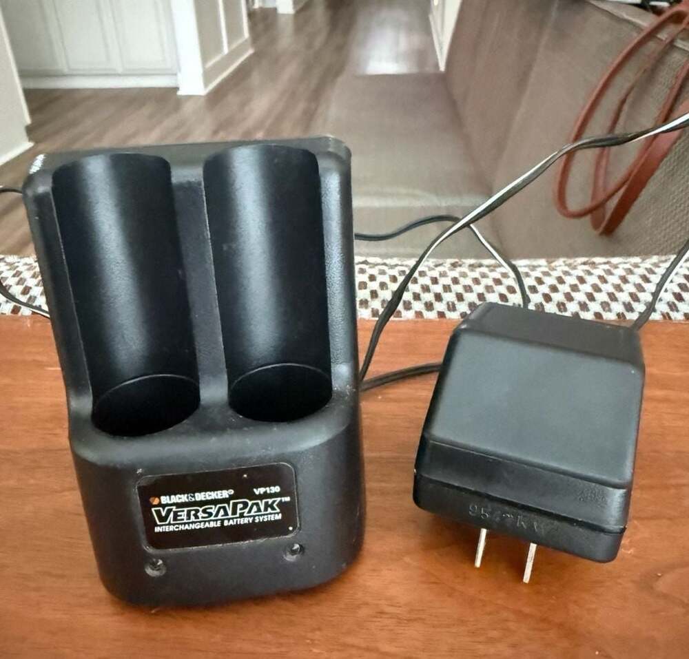 OEM GENUINE BLACK & DECKER VERSAPAK VP130 BATTERY CHARGER ONLY